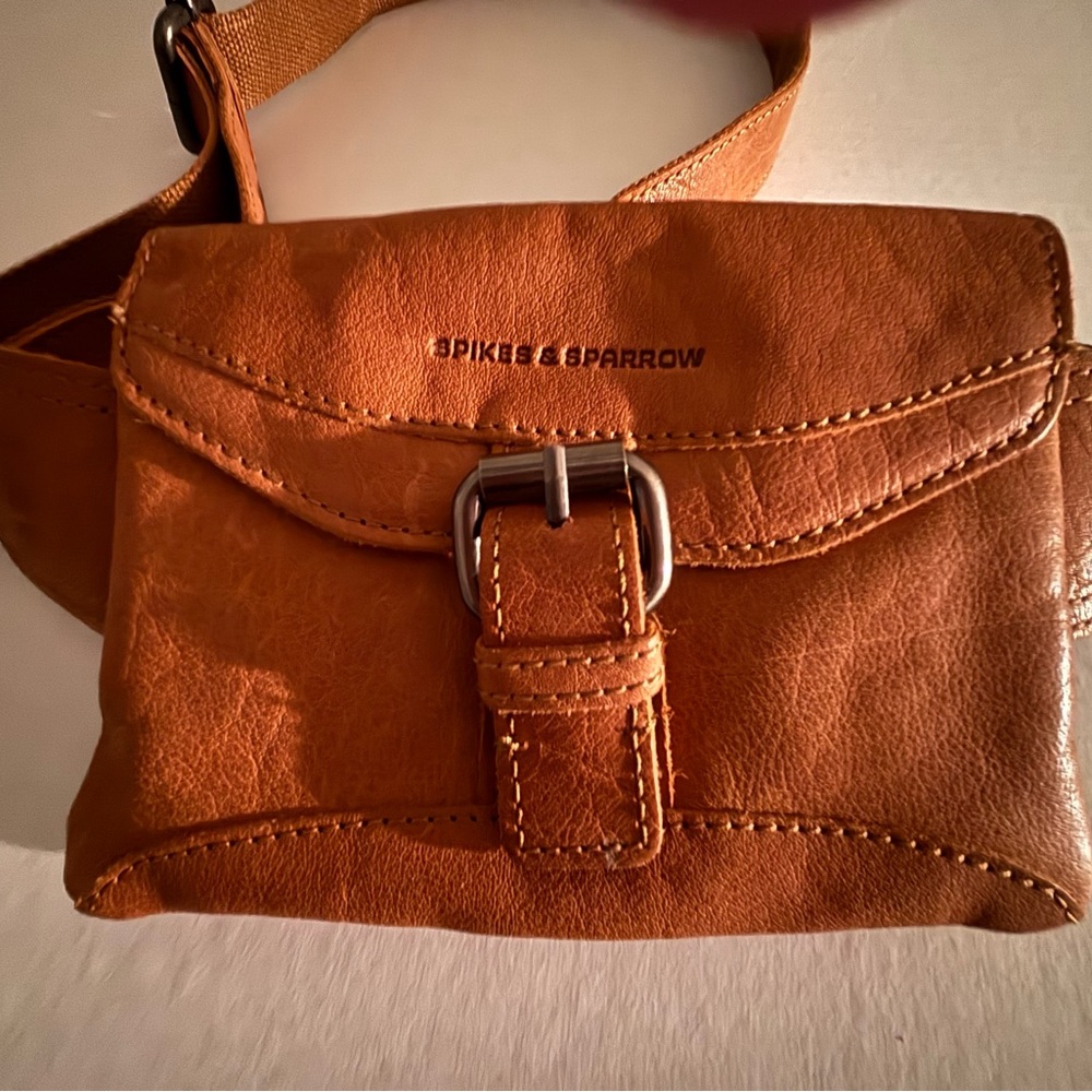 Spikes and Sparrow Tan Leather Crossbody Bag